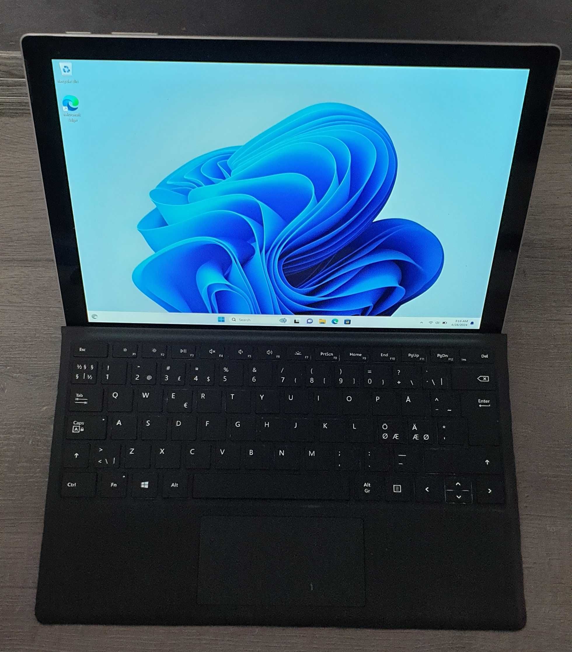 tableta / laptop 2in1 microsoft surface Pro 5 1807 I5 7300U 12.3" qhd