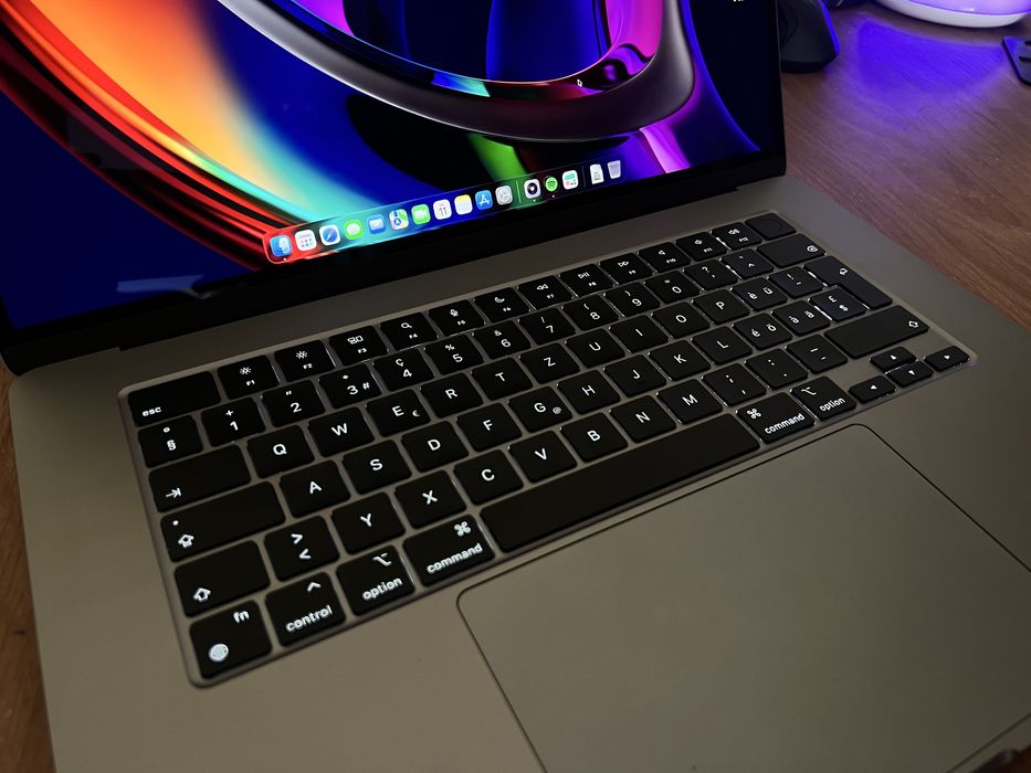 MacBook Air 15” M2 512 GB Silver – Nou, Full Box, Garanție 2026