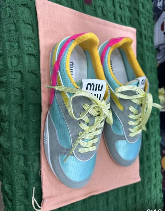 Модерни и удобни спортни обувки Миу Миу