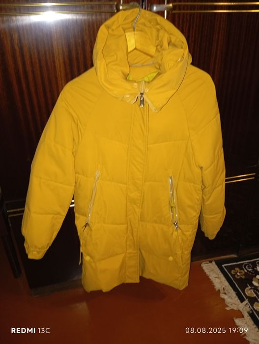 Куртка теплая,чуть выше колена