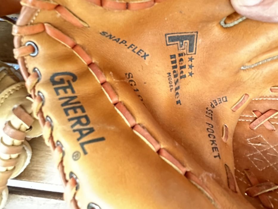 Беизболна екипировка