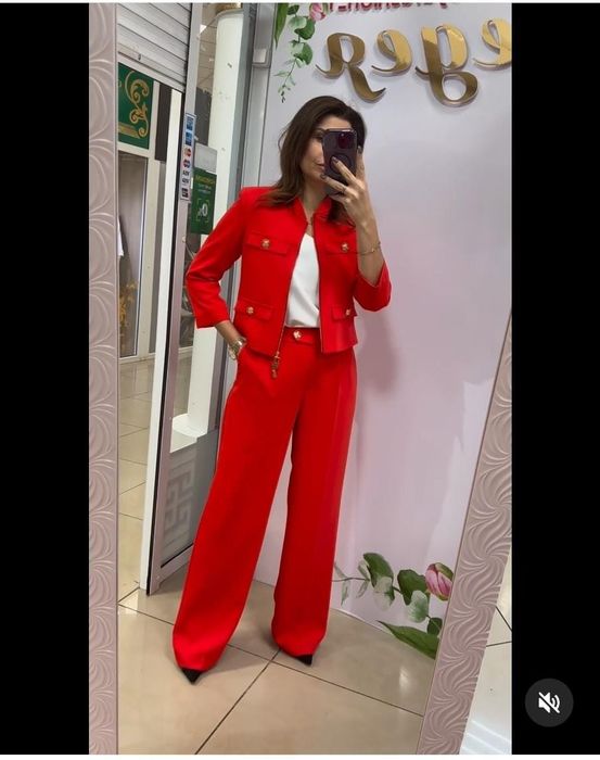 Новый костюм. Фирма Phardi. Рр 36