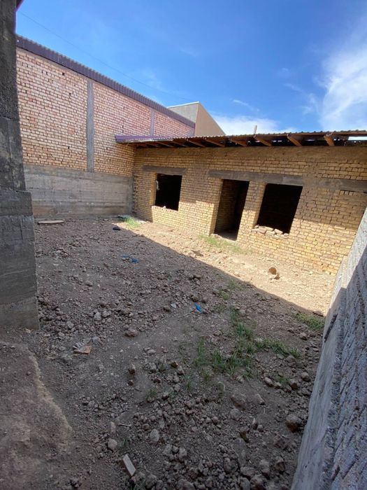 Uchaska 2.5 sotix keles mosti yonida