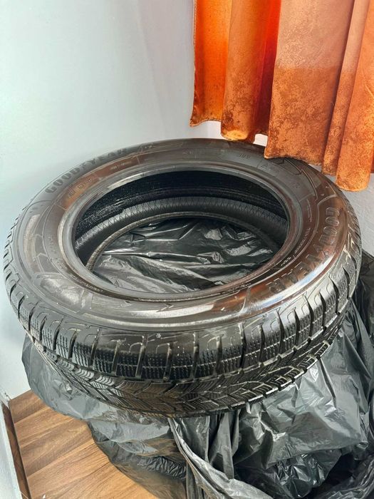 Anvelope iarna Goodyear 215/65/17