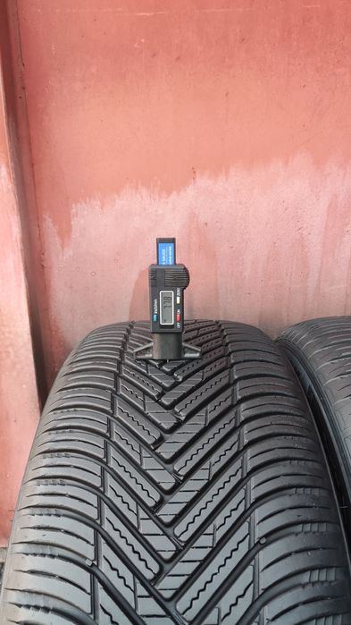 2бр. всесезонни гуми 225/50/17 Hankook Kinergy 4S
dot5023
7.7mm
Много