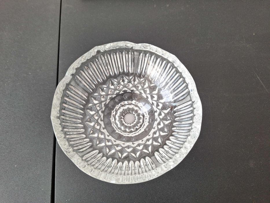 Scrumiera veche din cristal