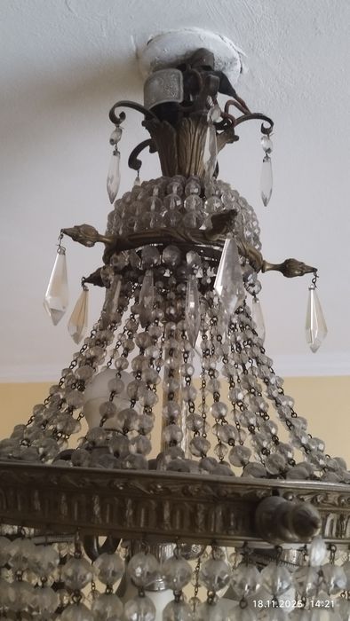 Старинная люстра