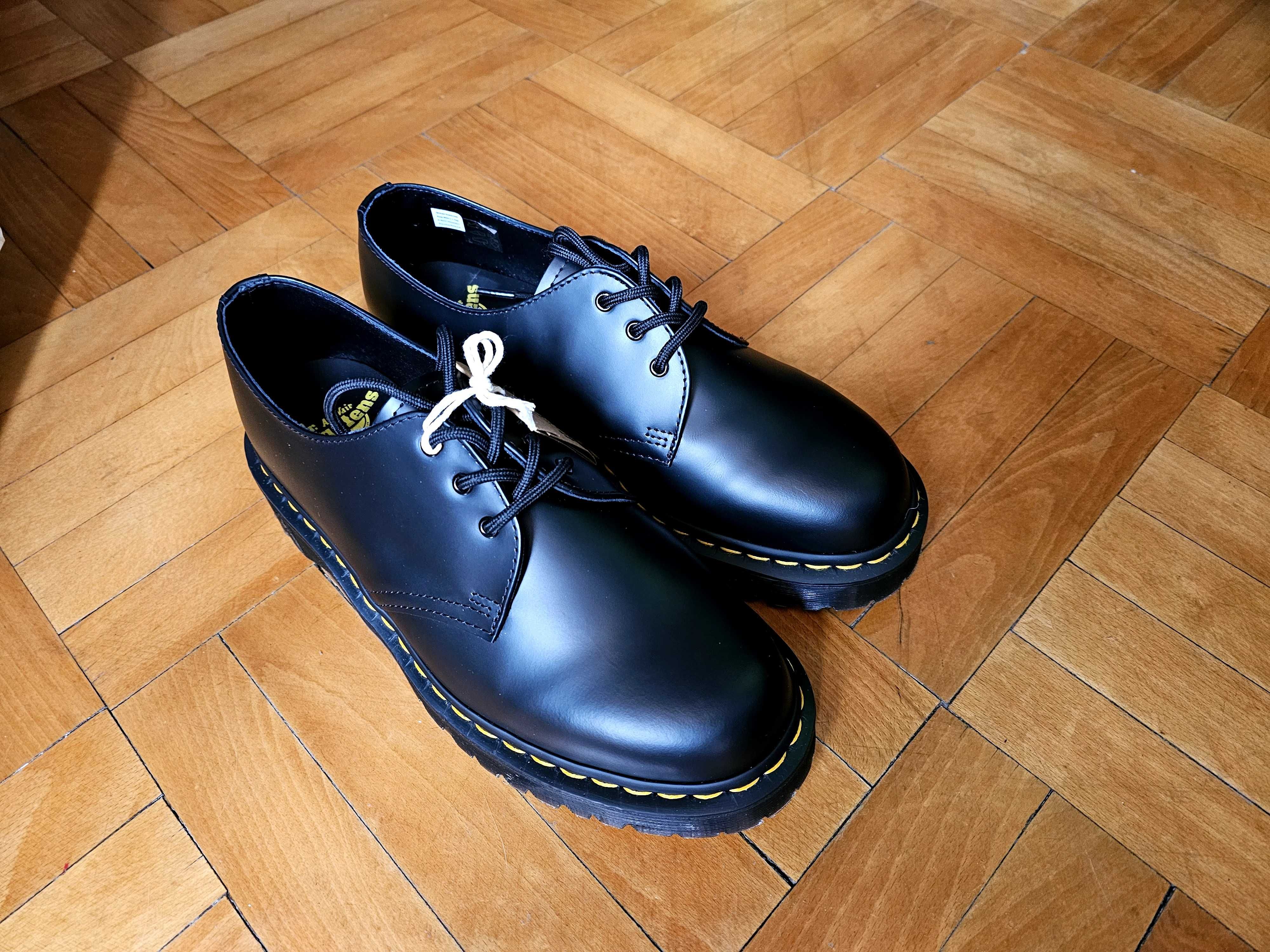 Нови обувки Dr. Martens 1461 Bex