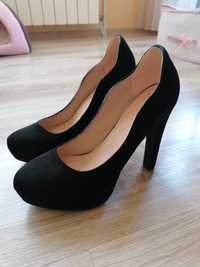 Черни обувки на висок ток/ токчета