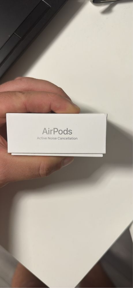 AirPods 4  Noise cancellation