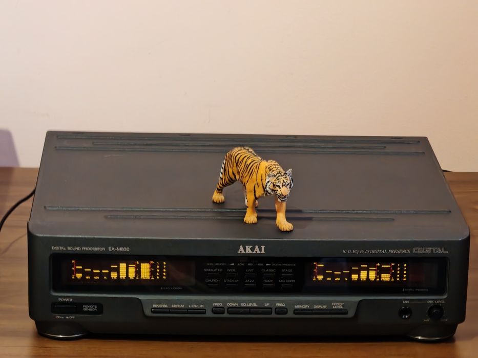 Akai EA-M830. Egalizator superb. O bijuterie Hi-Fi. Ca nou. Preț fix !