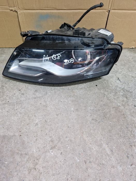 Far stânga cu led și xenon Audi A4 B8 2009