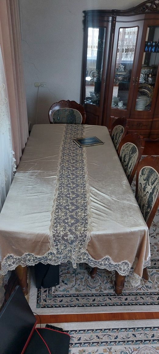 Стол со стульями