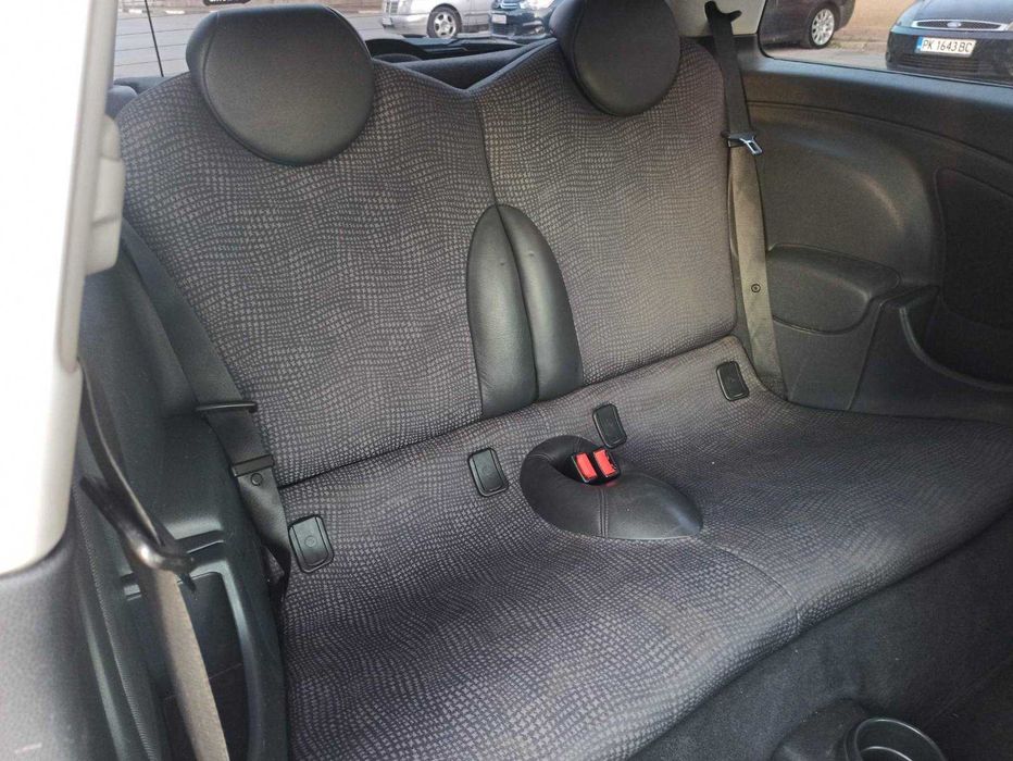 MINI COOPER 1,6, 2004 г.
116 К.С.