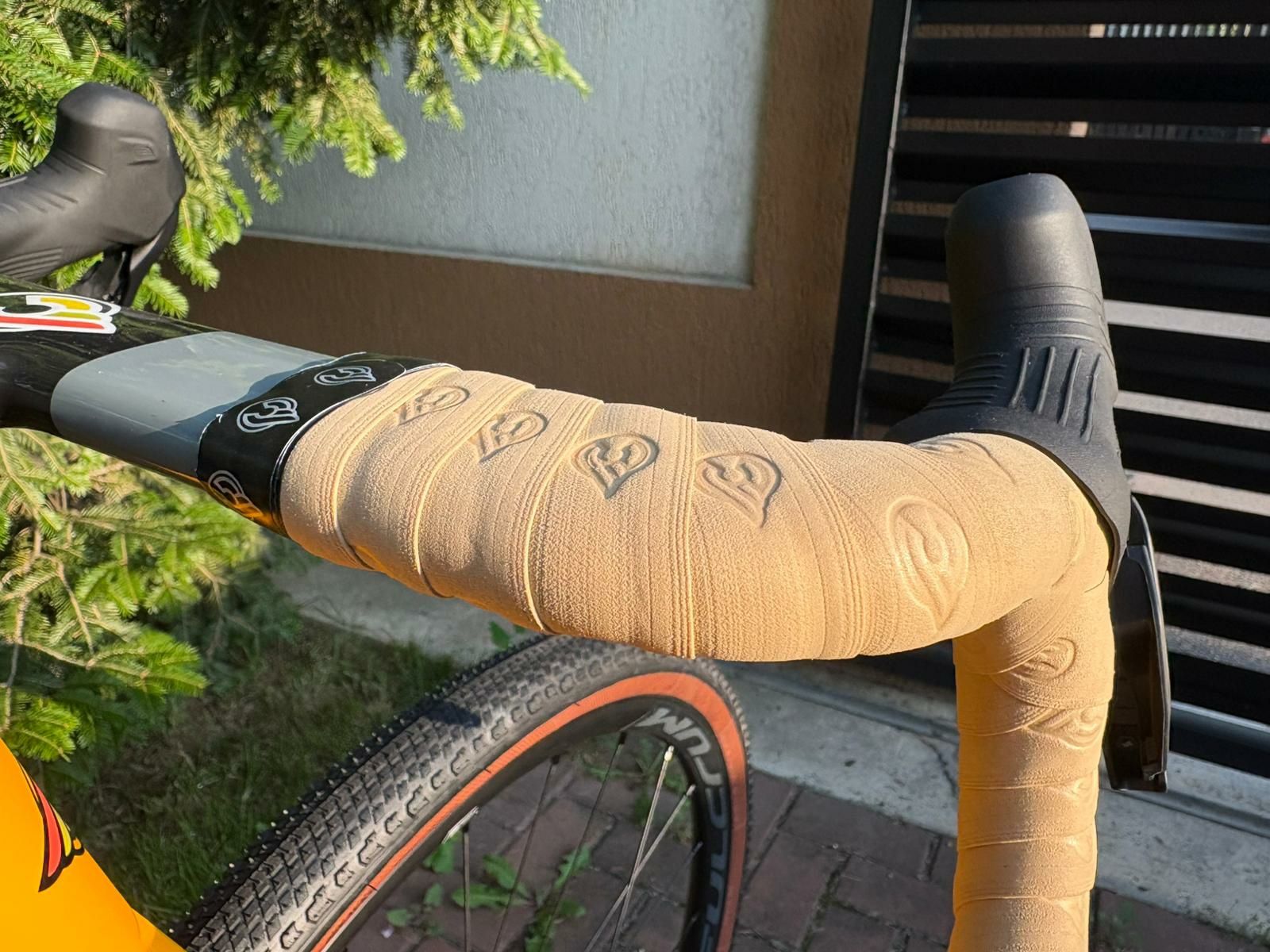 Gravel/cursiera carbon 8.9kg CINELLI 2025 /Shimano GRX DI2 RX825 2×12