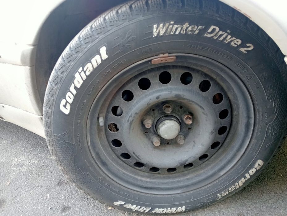 Шины зимние с дисками от Мерса,