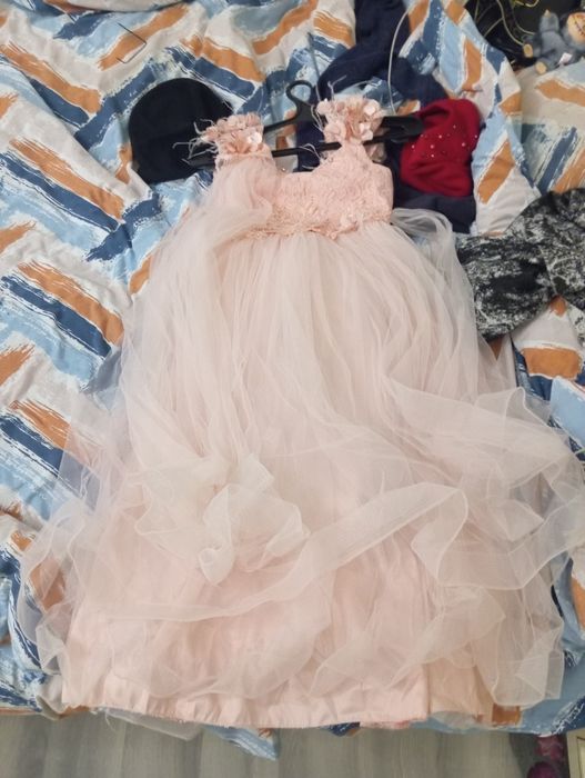 Пышное розовое платье