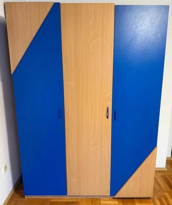 Sifonier cu 3 usi; Dulap cu rafturi si bara de umerase