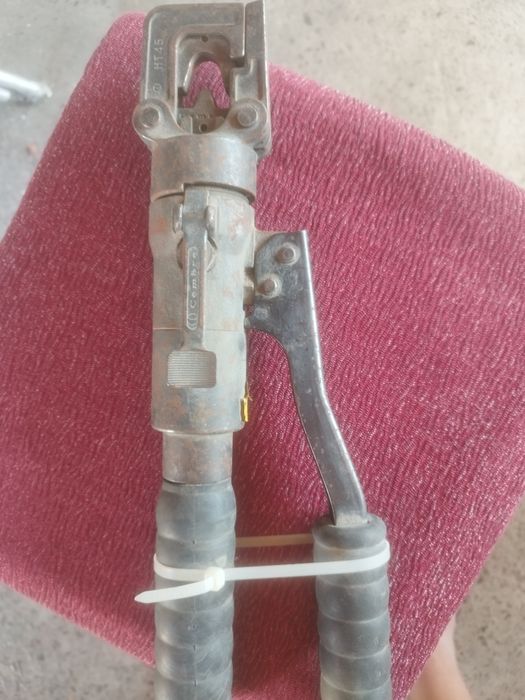 Presă hidraulica sertizat cabluri marca Cembre
