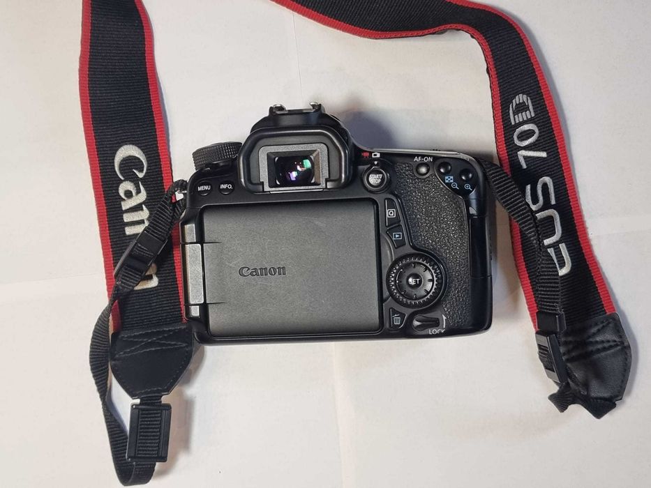 Canon EOS 70D – 2 acumulatori
32.270 poze