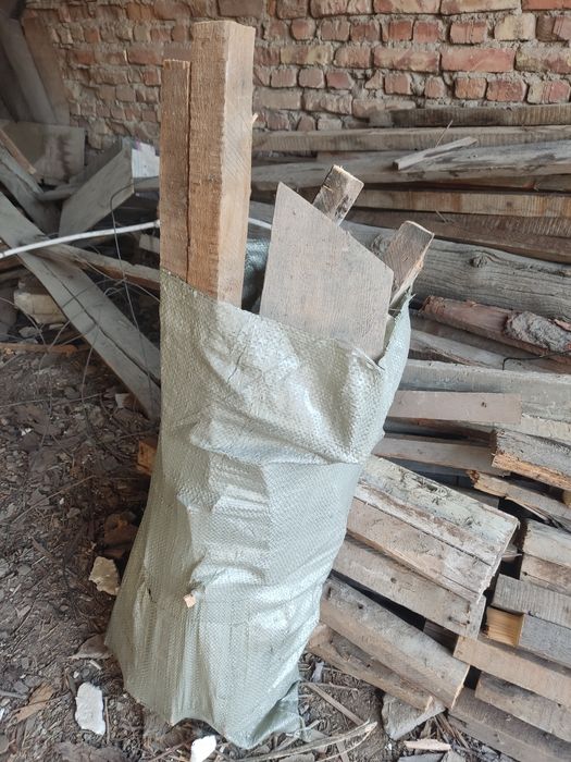 Дрова для топки в мешках