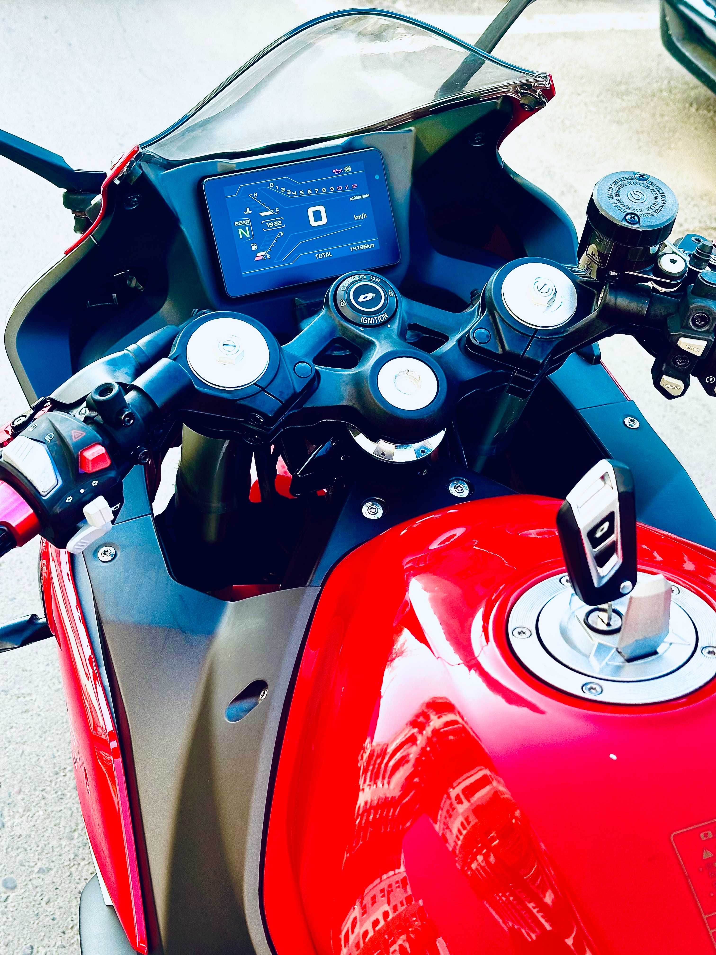 Moto sotiladi. SportBike QJ Moto 600 RR. Srochni.