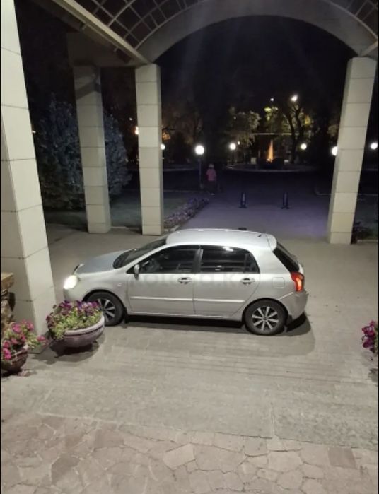 Тойота Королла е120 хэтчбек 2003год