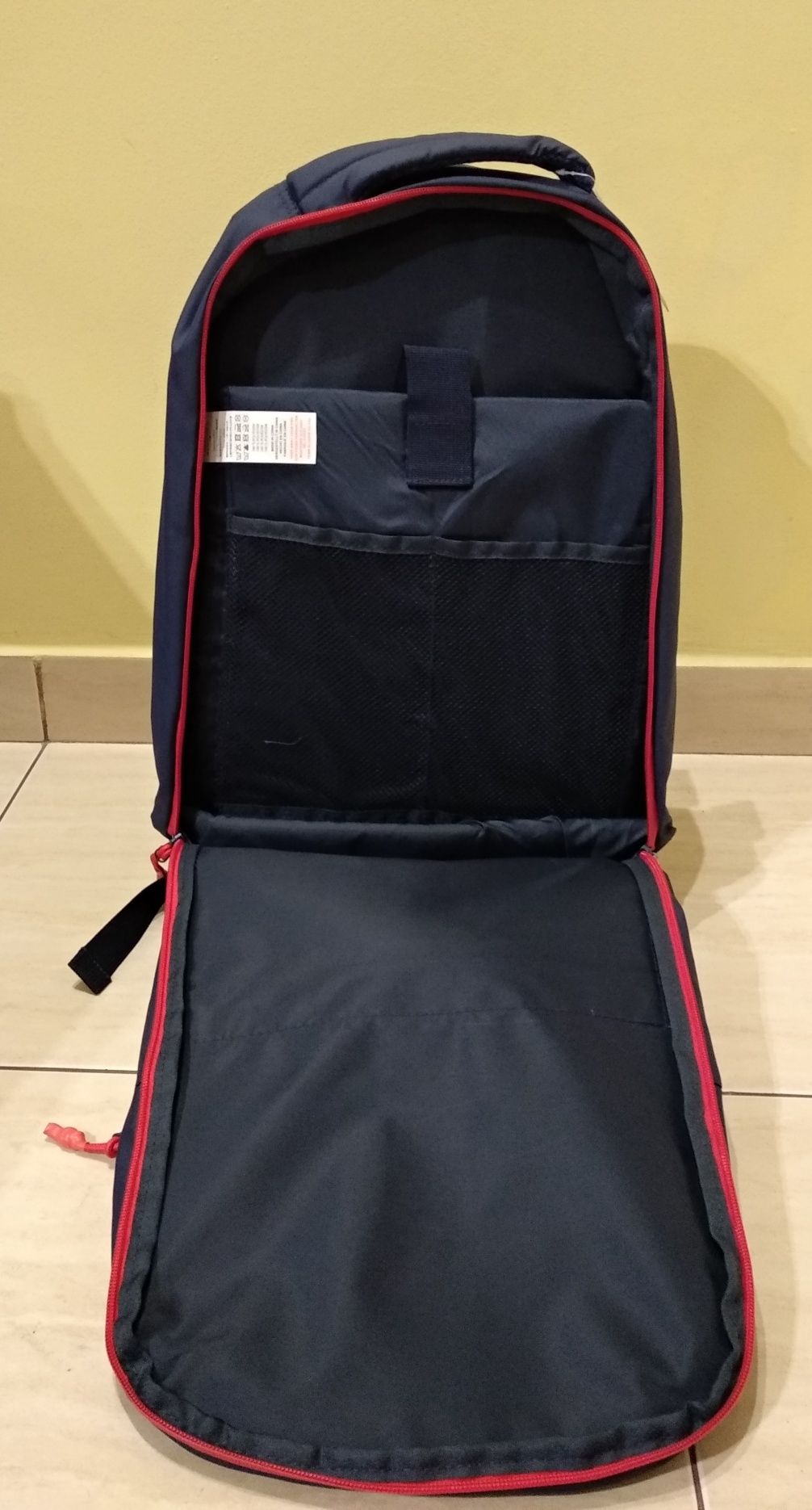 Rucsac RED BULL, impermiabil, pentru laptop mare, nou