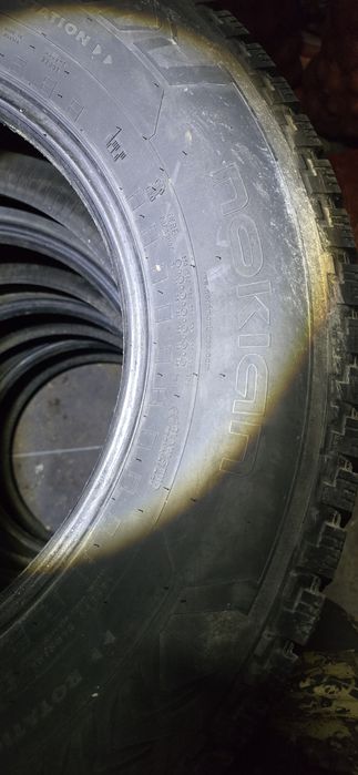 Продам шины зимние нокиан 265х65х17