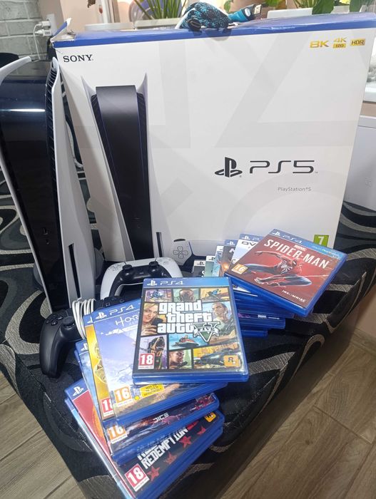 PS5 с 2 джойстика и 14 игри