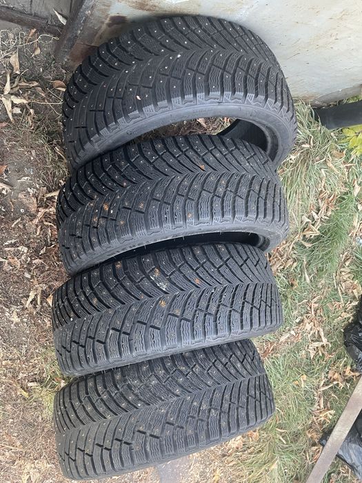 Продам зимнюю Michelin с шипами