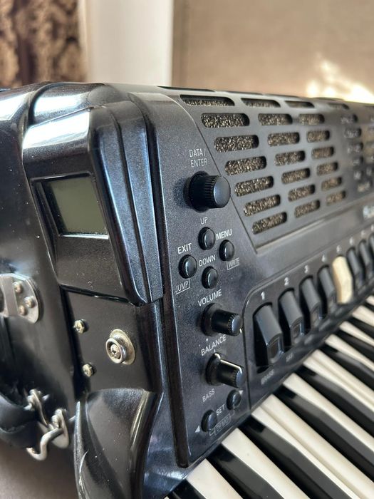 Acordeon Roland Fr7