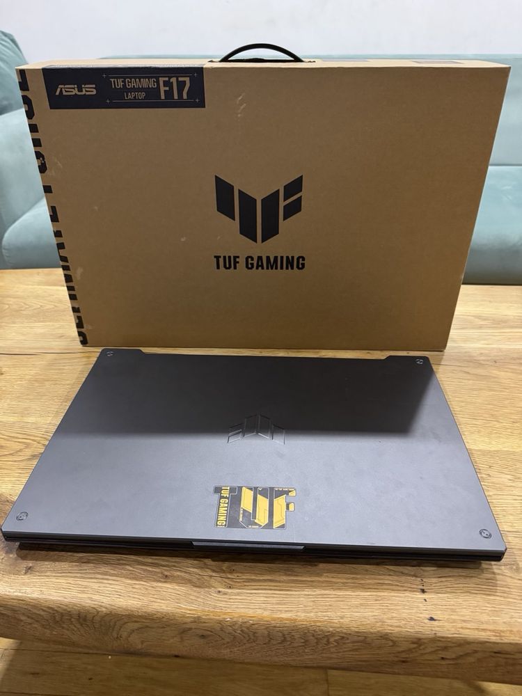 ASUS TUF GAMING F17 геймърски лаптоп
