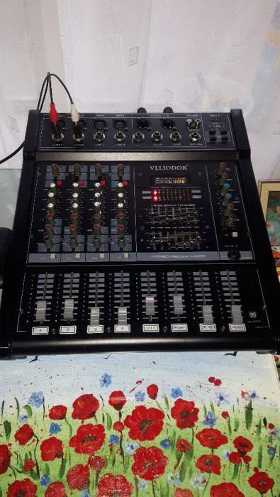 Vand mixer si doua boxe pasive marca VLLIODOR profesionale