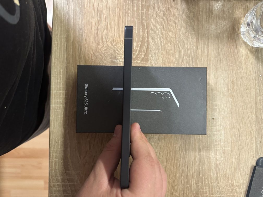 Samsung S25 ultra 512GB НА 4 ЦИКЪЛА!!
