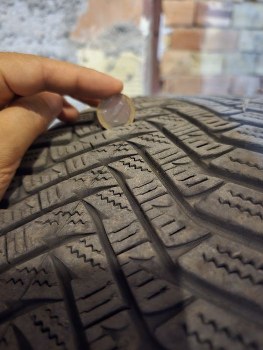 4 броя зимни гуми laufen 215/55/17