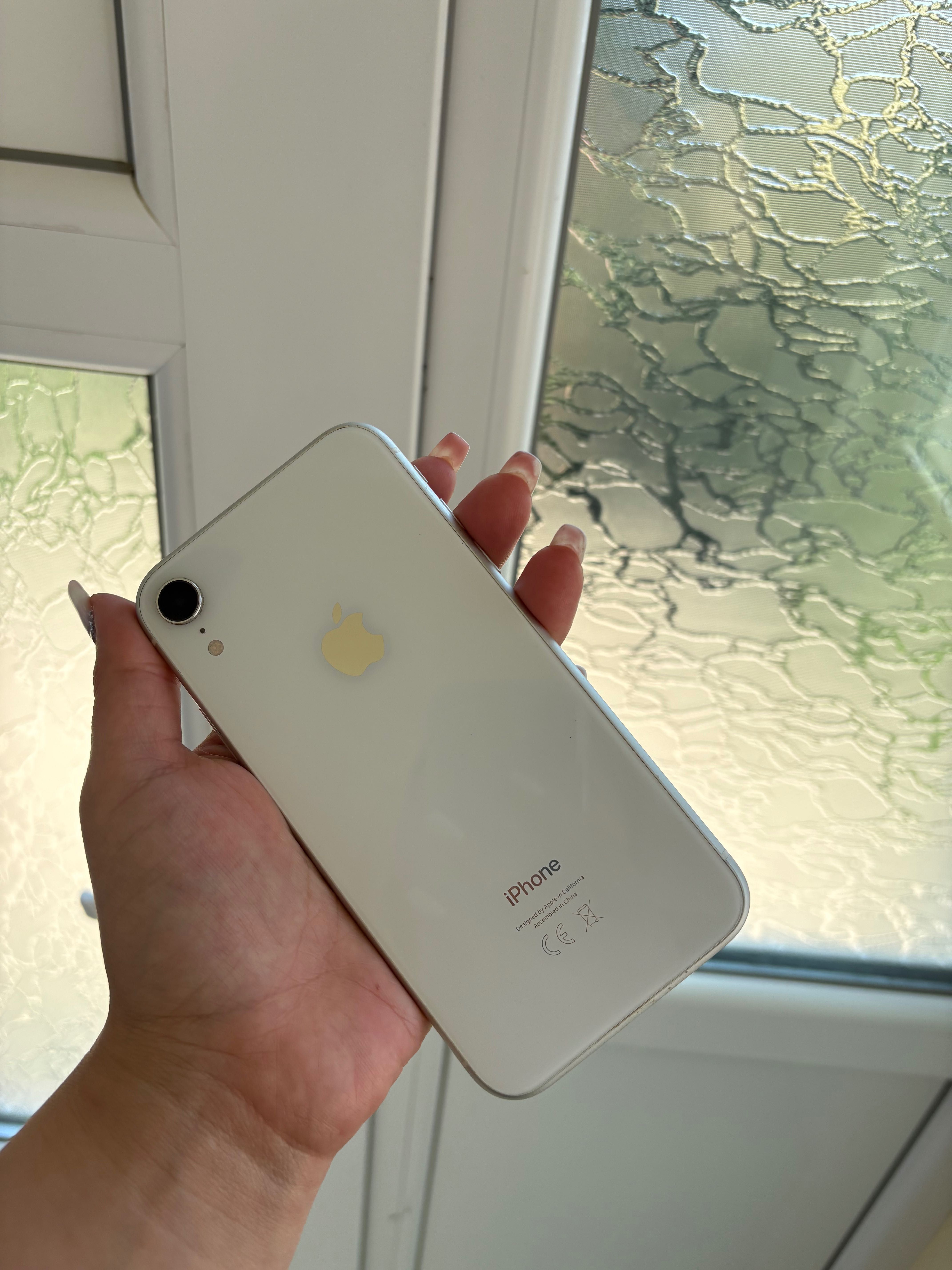 Apple iphone XR,64GB ,бял