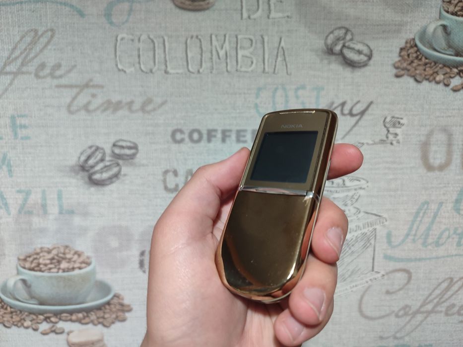 Нерабочая Nokia 8800 sirocco на запчасти