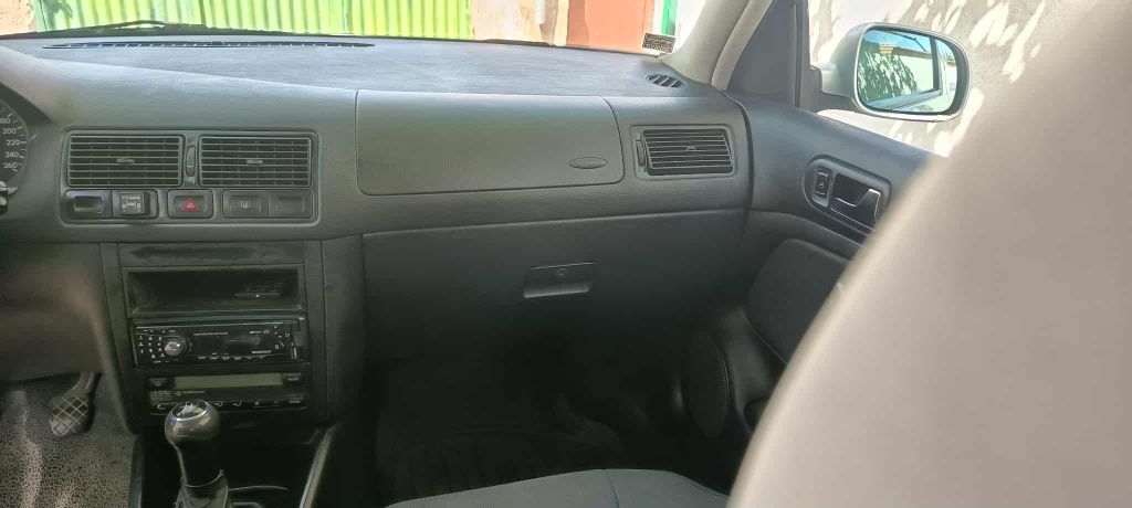 Продава се верният другар VW Golf 4