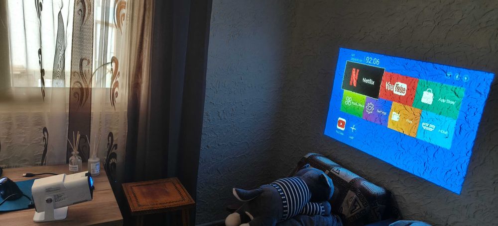 Proiector portabil cu android full hd cu telecomanda