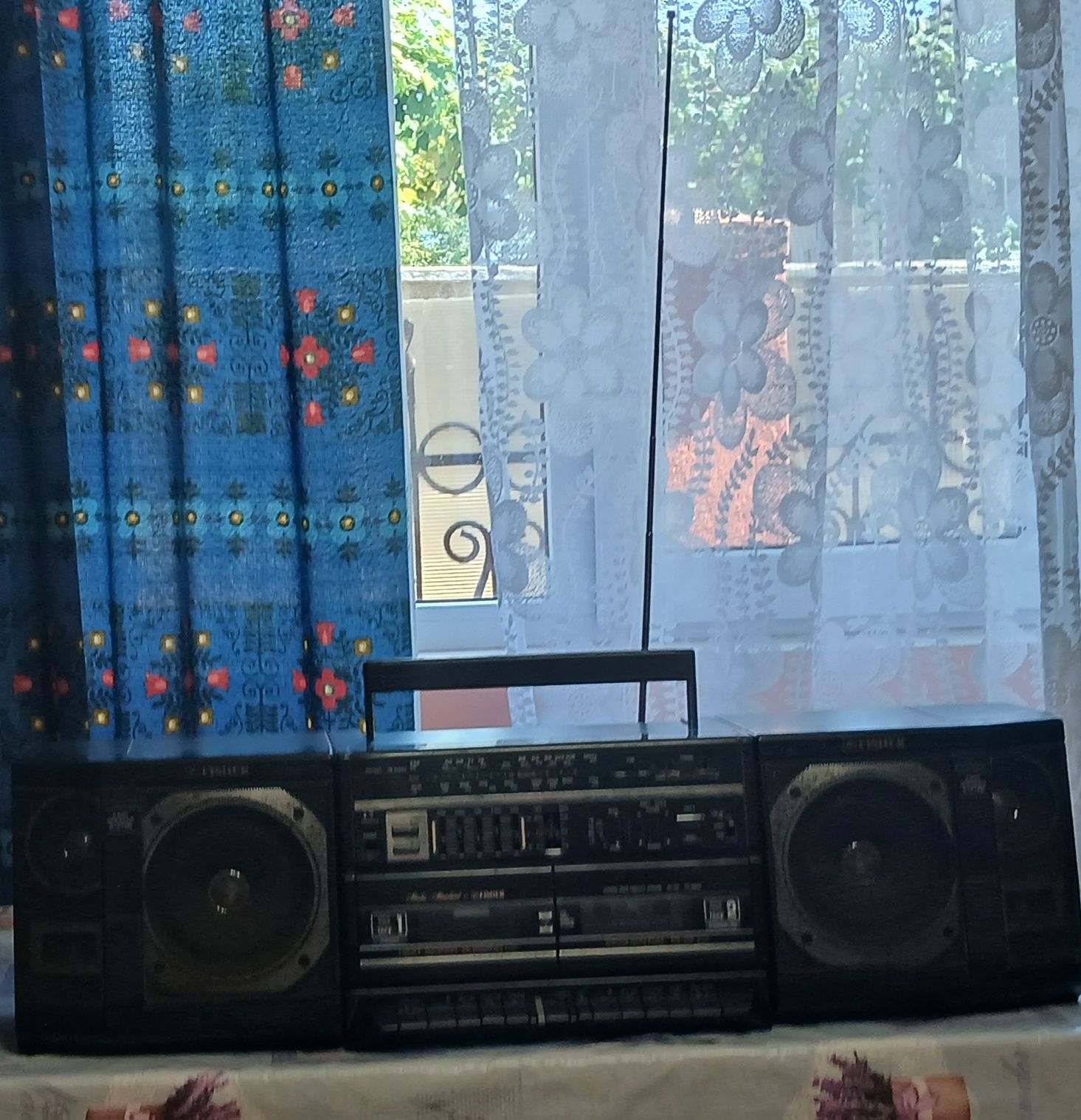 Vând radio Fisher