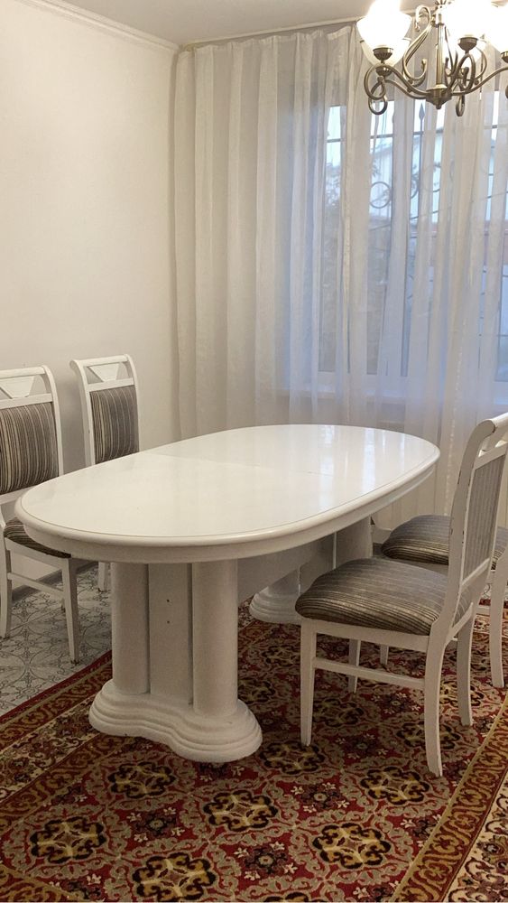 Срочно продам стол и стулья