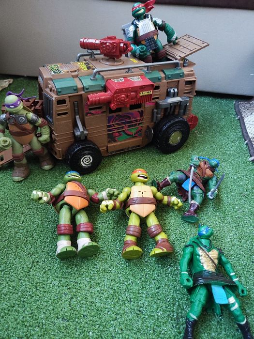 Камион на костенурките нинджа и 6 броя фигурки