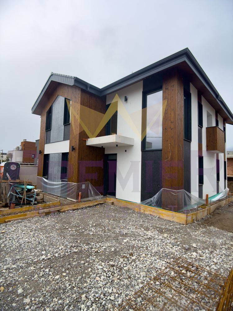 Продава се Къща в с. Бистрица, Област София-град - 360 кв.м за 2362 €/кв.м - Снимка #1