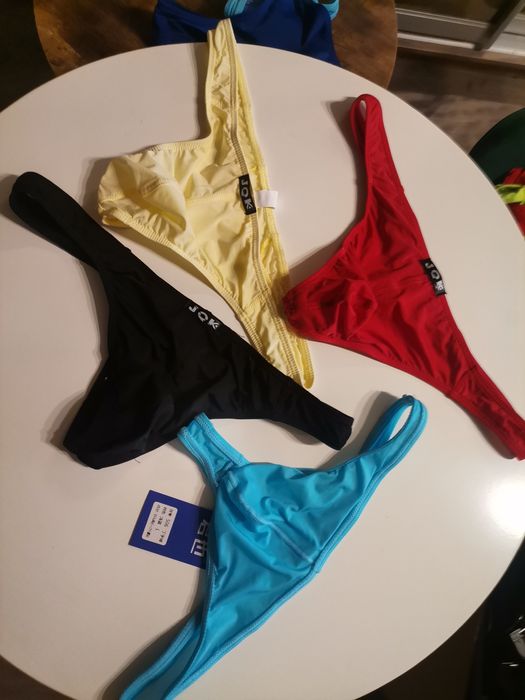 Vand chiloți tanga pt bărbați