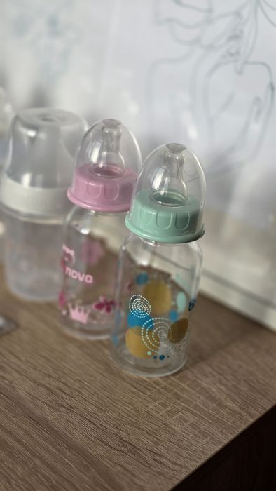 Vând 6 biberoane si 3 suzete noi