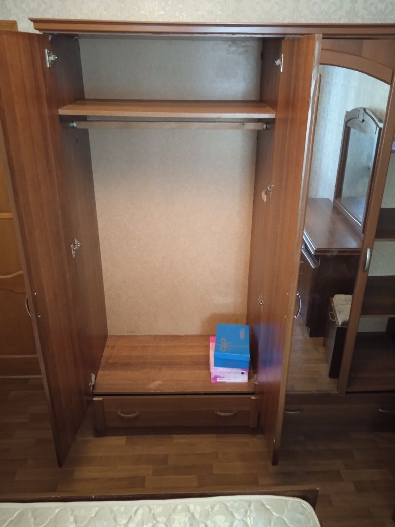 Продается спальный гарнитур