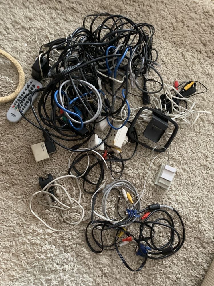 Продам адаптеры,usb-шнуры ,зарядные устройства