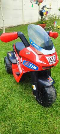 Motocicleta electrica Ducati Desmosedici