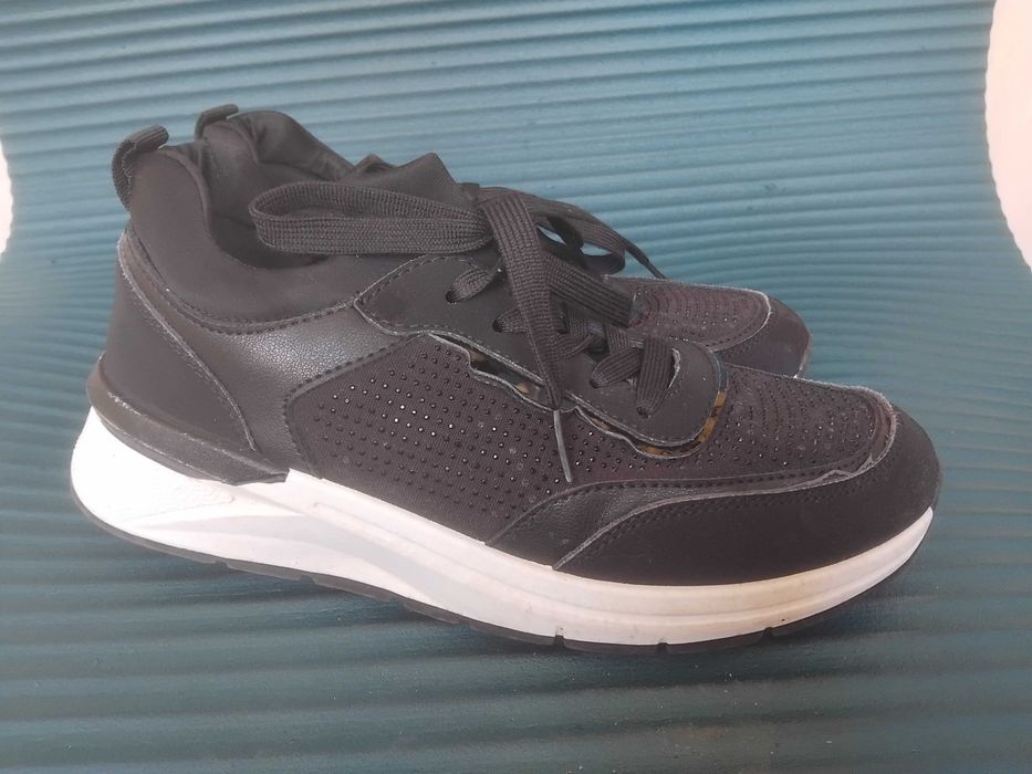 Удобни Маратонки 39 номер